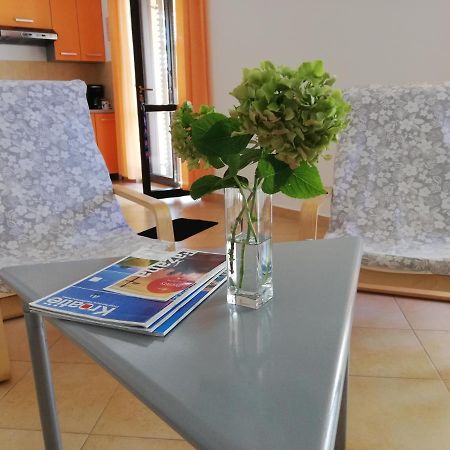 Apartment Suzy With Private Parking Фажана Экстерьер фото