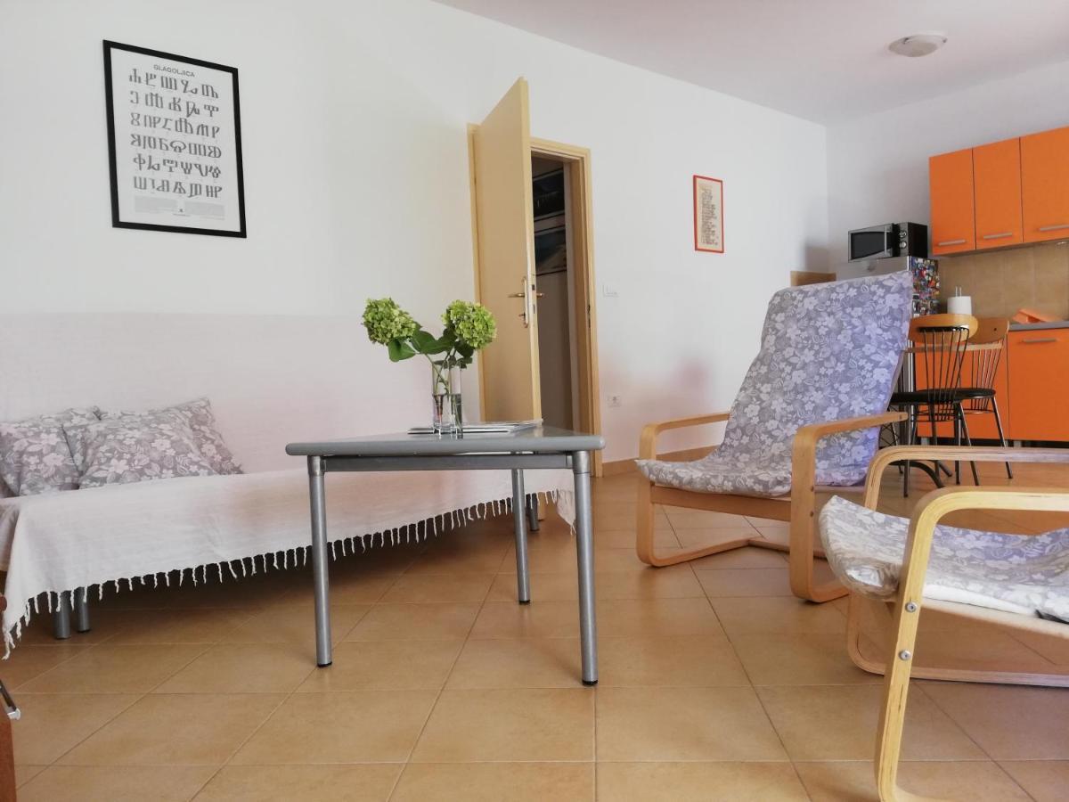 Apartment Suzy With Private Parking Фажана Экстерьер фото