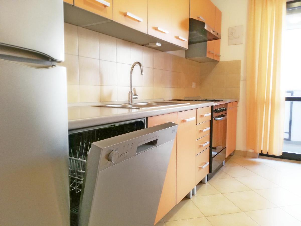 Apartment Suzy With Private Parking Фажана Экстерьер фото