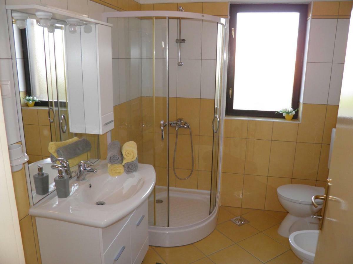 Apartment Suzy With Private Parking Фажана Экстерьер фото