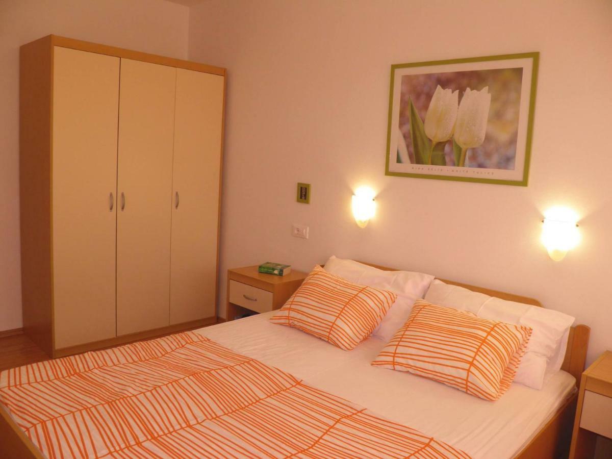 Apartment Suzy With Private Parking Фажана Экстерьер фото