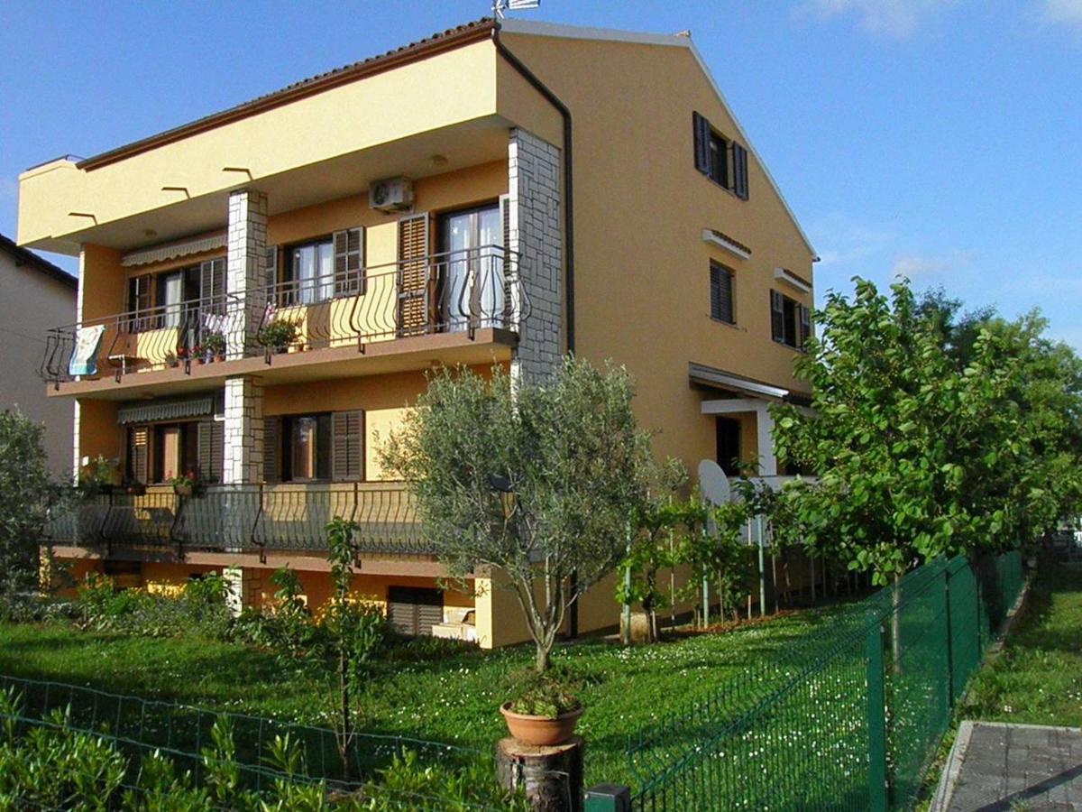 Apartment Suzy With Private Parking Фажана Экстерьер фото